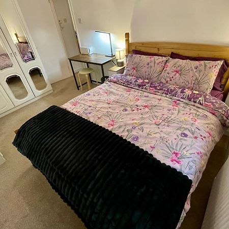 Vernon Place Town Centre, Vernon Cottage 3-Bed With Parking, 1A Vernon Court 2-Bed With Parking, 1B Studio No Parking, Off The High Street Next To Sandford Park Челтнъм Екстериор снимка