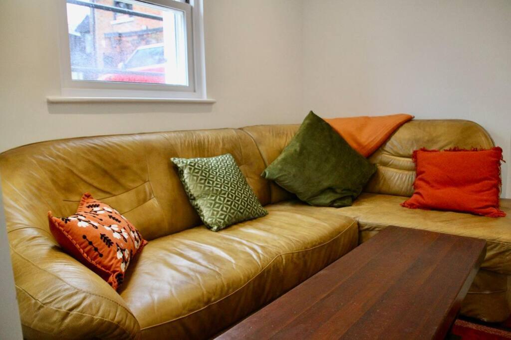 Vernon Place Town Centre, Vernon Cottage 3-Bed With Parking, 1A Vernon Court 2-Bed With Parking, 1B Studio No Parking, Off The High Street Next To Sandford Park Челтнъм Екстериор снимка