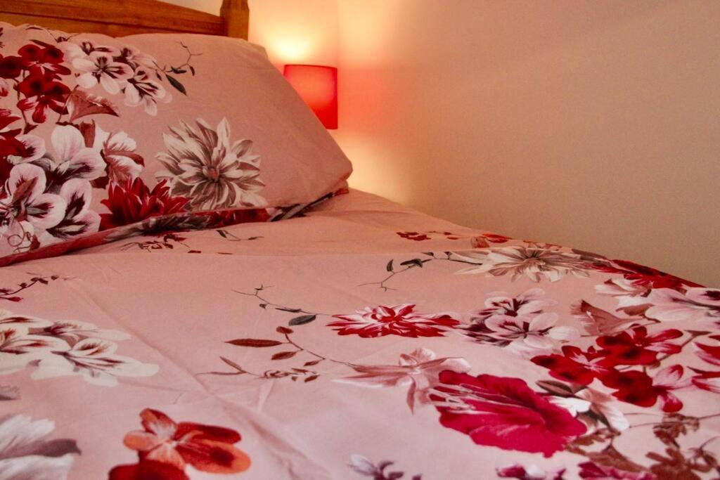 Vernon Place Town Centre, Vernon Cottage 3-Bed With Parking, 1A Vernon Court 2-Bed With Parking, 1B Studio No Parking, Off The High Street Next To Sandford Park Челтнъм Екстериор снимка