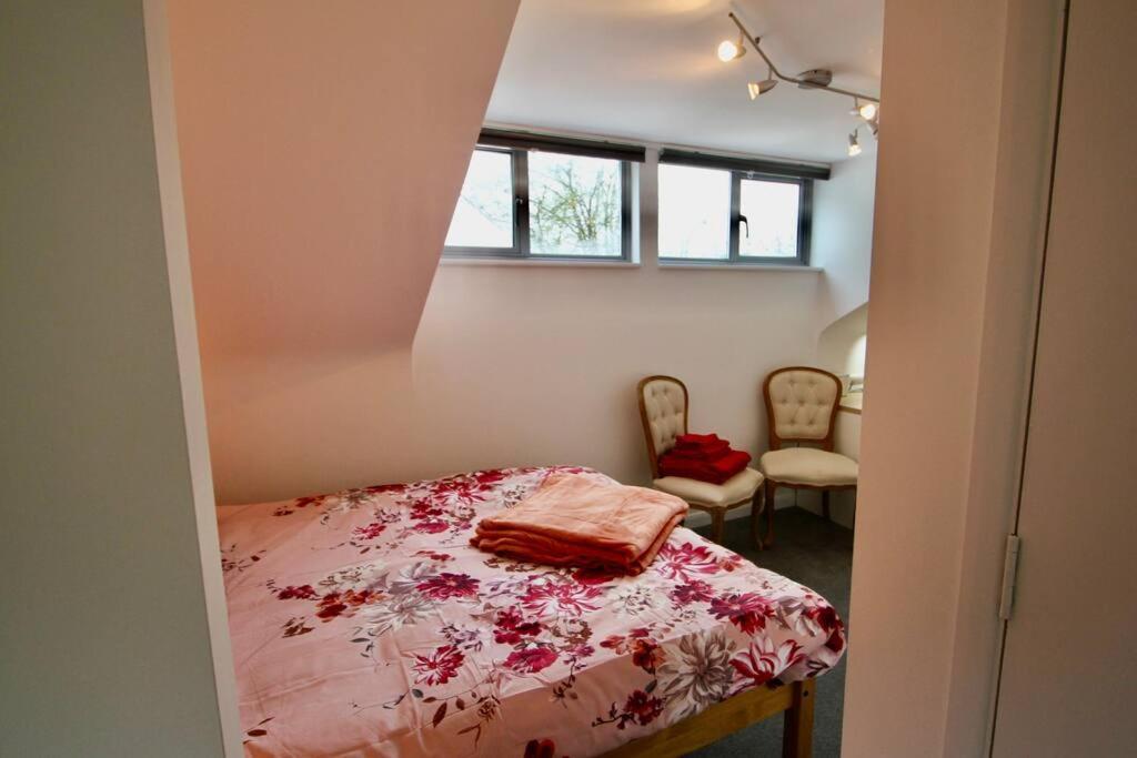 Vernon Place Town Centre, Vernon Cottage 3-Bed With Parking, 1A Vernon Court 2-Bed With Parking, 1B Studio No Parking, Off The High Street Next To Sandford Park Челтнъм Екстериор снимка