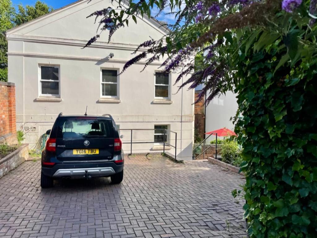 Vernon Place Town Centre, Vernon Cottage 3-Bed With Parking, 1A Vernon Court 2-Bed With Parking, 1B Studio No Parking, Off The High Street Next To Sandford Park Челтнъм Екстериор снимка