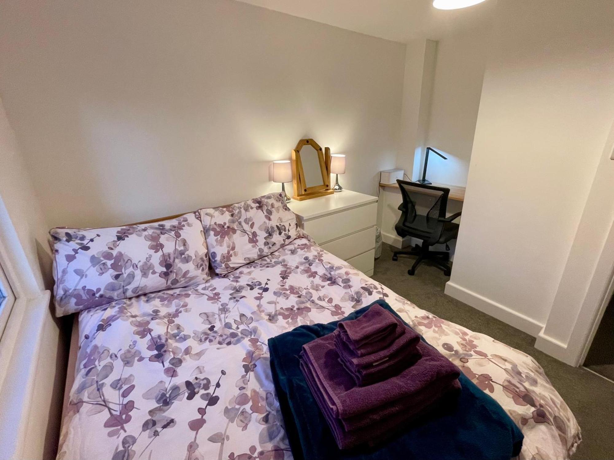 Vernon Place Town Centre, Vernon Cottage 3-Bed With Parking, 1A Vernon Court 2-Bed With Parking, 1B Studio No Parking, Off The High Street Next To Sandford Park Челтнъм Екстериор снимка