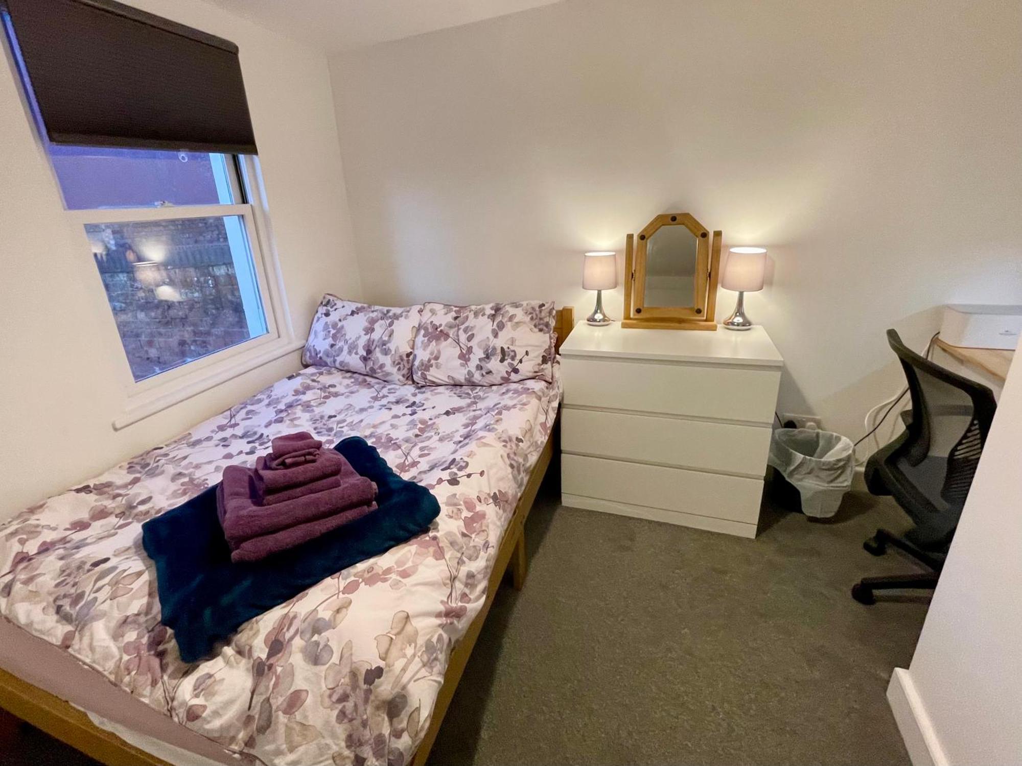 Vernon Place Town Centre, Vernon Cottage 3-Bed With Parking, 1A Vernon Court 2-Bed With Parking, 1B Studio No Parking, Off The High Street Next To Sandford Park Челтнъм Екстериор снимка